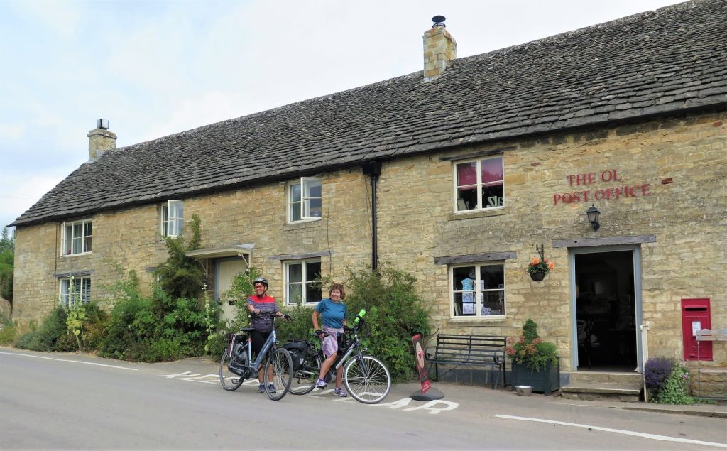 oxfordshire cotswolds bike holiday